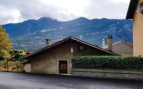 Fully, Valais Chalet accueillant avec cheminée