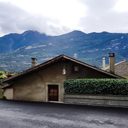 Villa Fully, Valais Chalet accueillant avec cheminée Extérieur photo