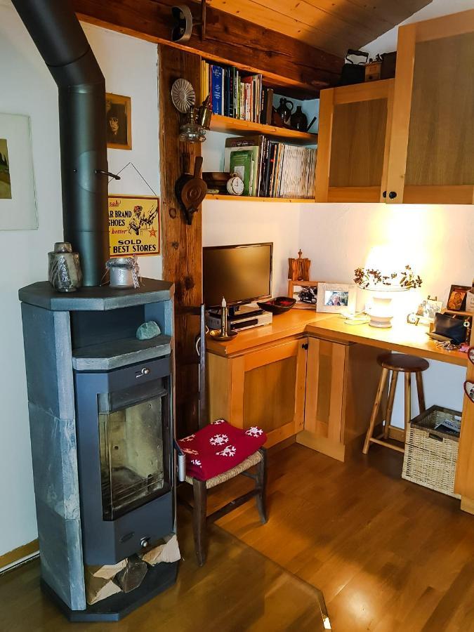 Villa Fully, Valais Chalet accueillant avec cheminée Extérieur photo